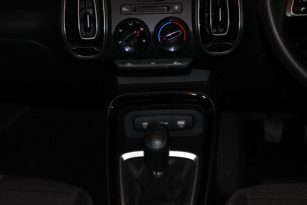 2026 KIA SONET 1.5  LX