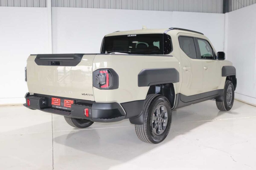 2026 KIA TASMAN 2.2D LX P/U D/C A/T