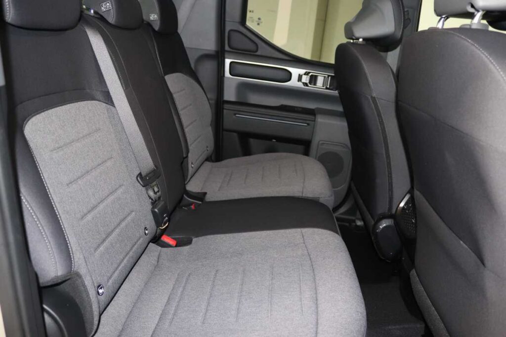 2026 KIA TASMAN 2.2D LX P/U D/C A/T