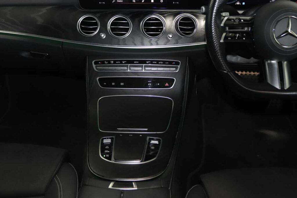 2021 MERCEDES-BENZ E 200