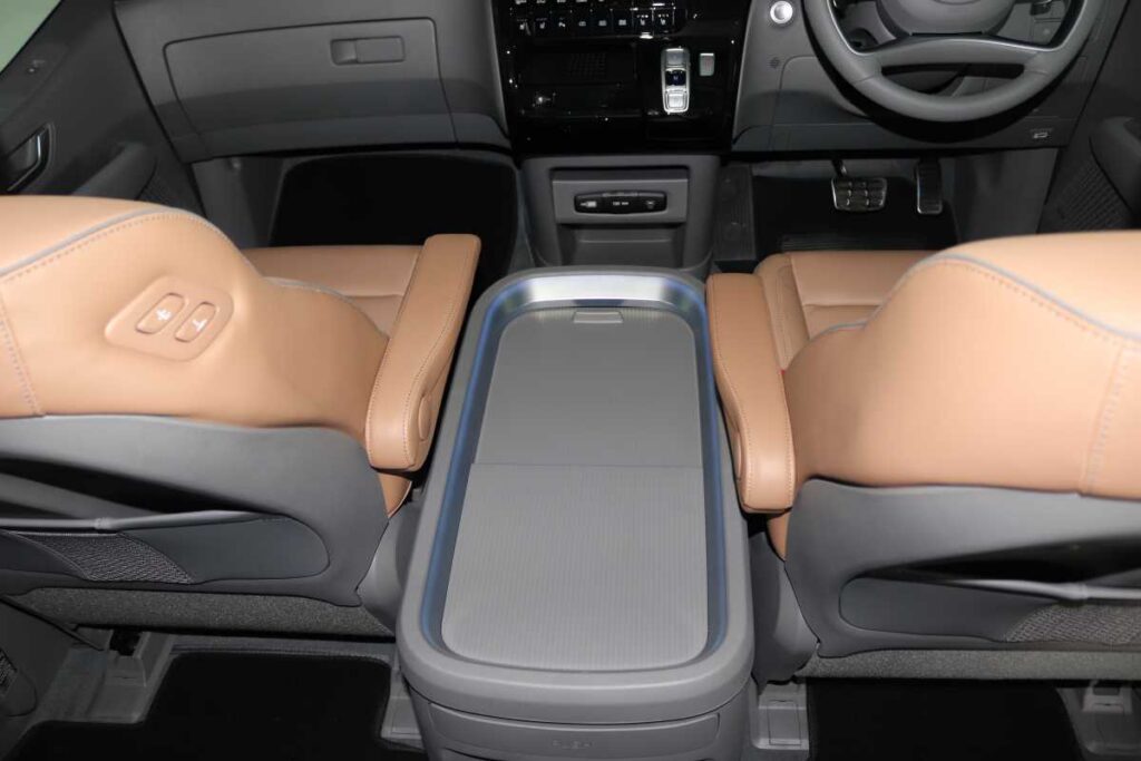 2026 HYUNDAI STARIA 2.2D LUXURY A/T