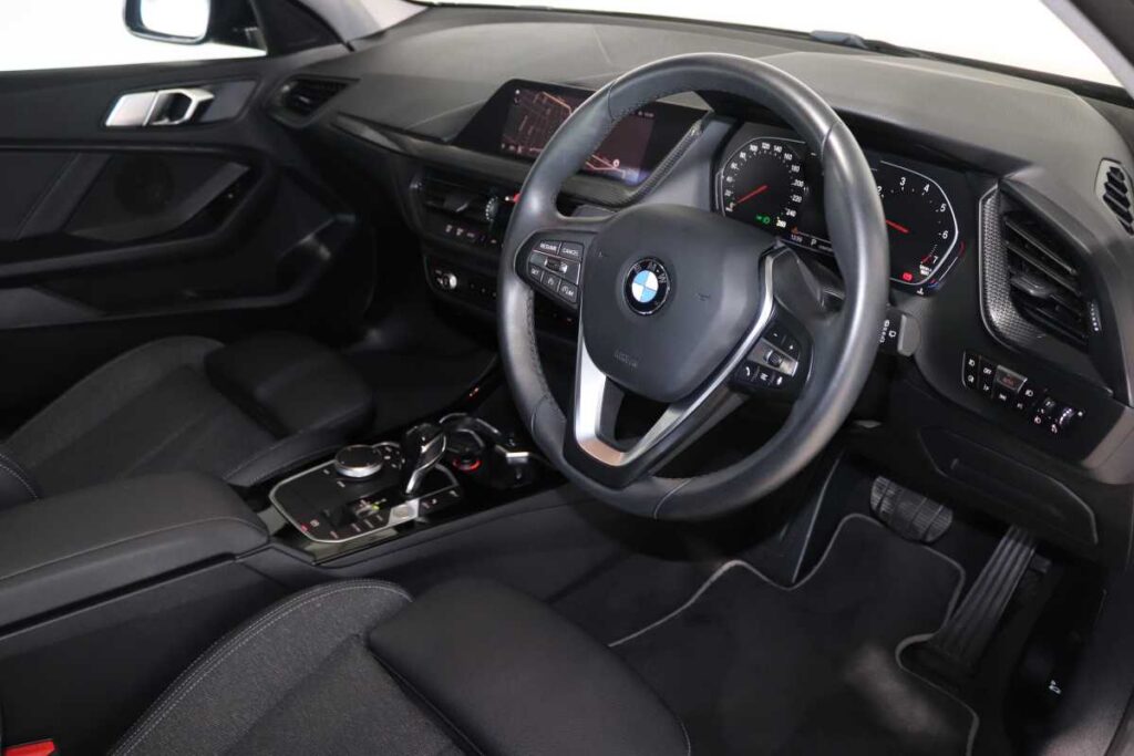 2021 BMW 118i SPORTLINE A/T (F40)