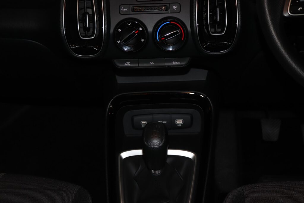 2026 KIA SONET 1.5  LX