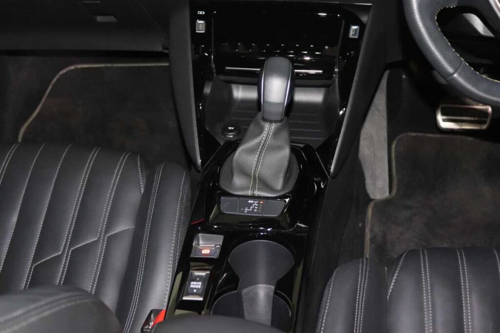 2024 PEUGEOT 208 1.2T GT A/T