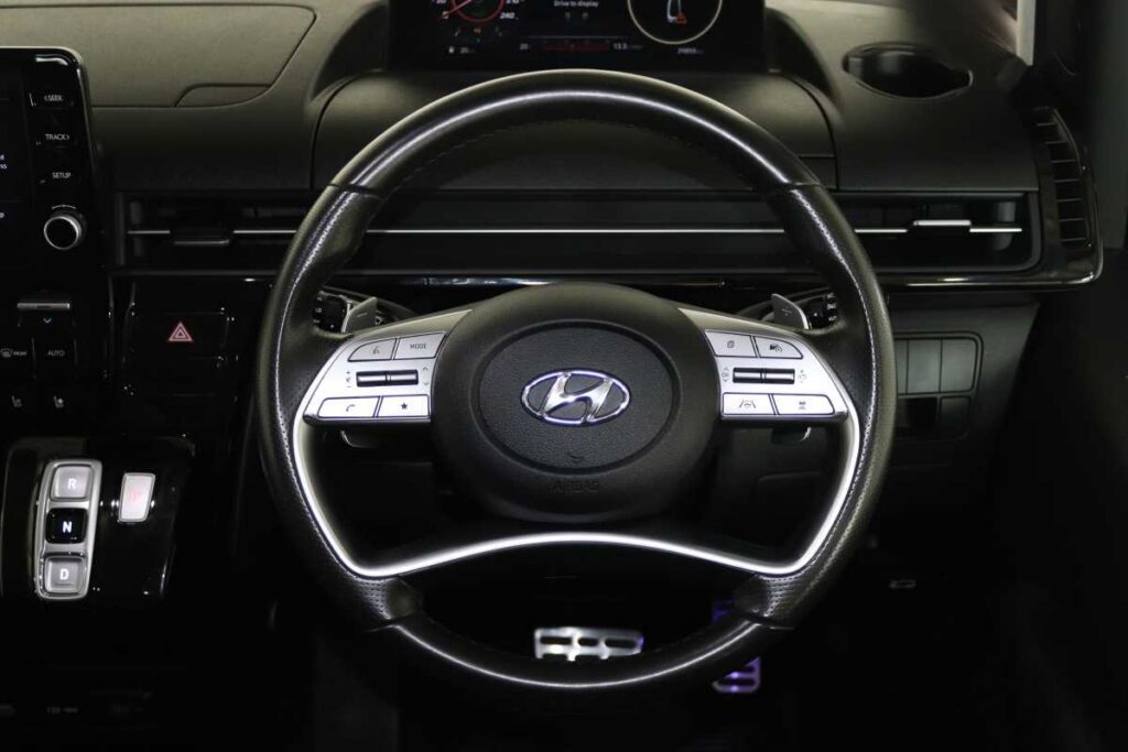 2023 HYUNDAI STARIA 2.2D LUXURY A/T