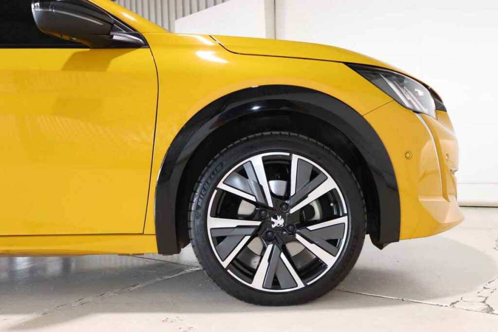 2024 PEUGEOT 208 1.2T GT A/T